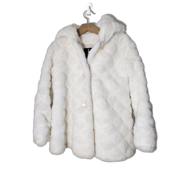 Vintage USA Made Girl M Wool Fur Dress CoatThis fur jacket is a soft off-white